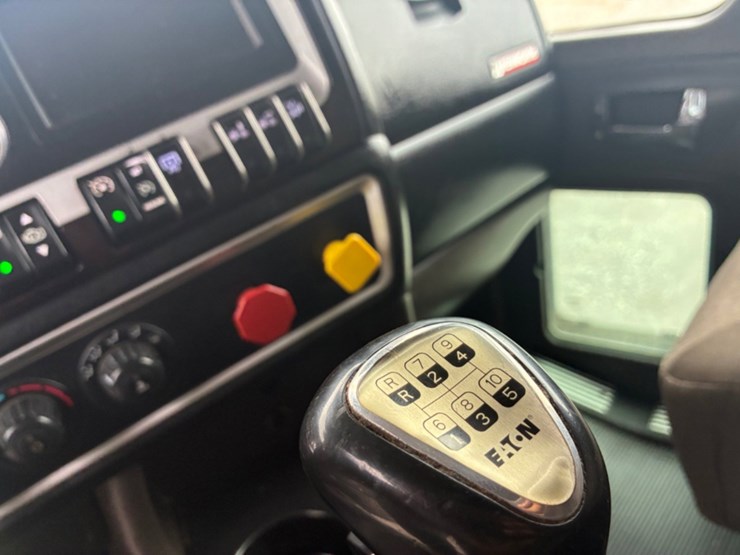 2018-kenworth-w900-image-9