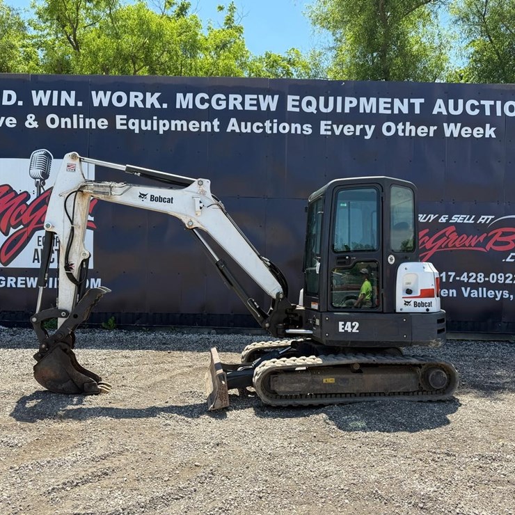 2017 BOBCAT E42