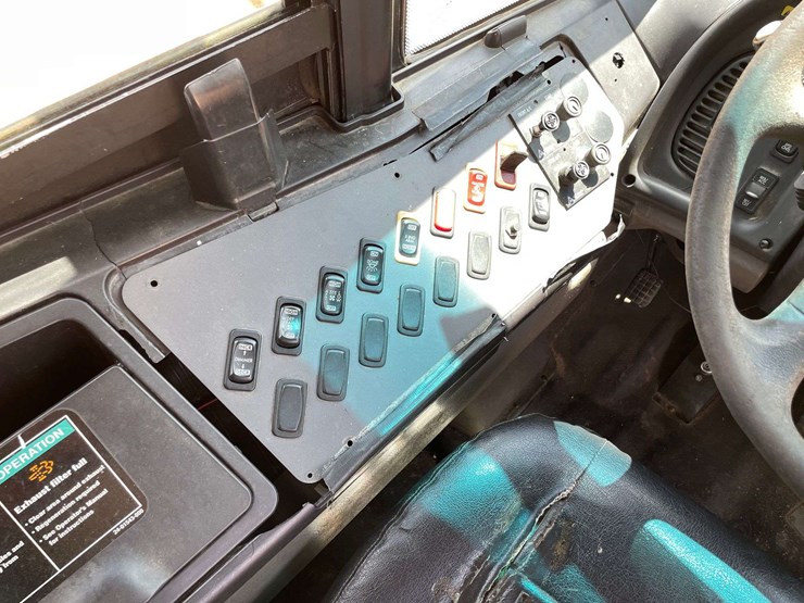 2009-freightliner-b2-image-13
