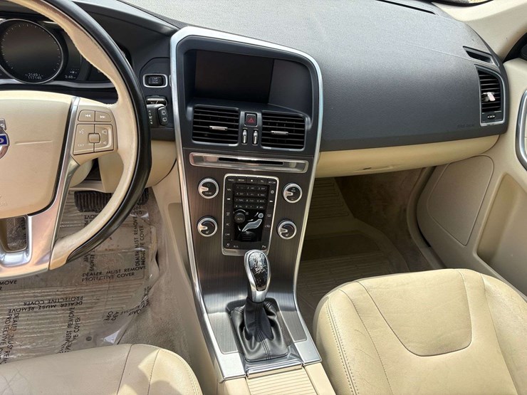 2016-volvo-xc60-image-13