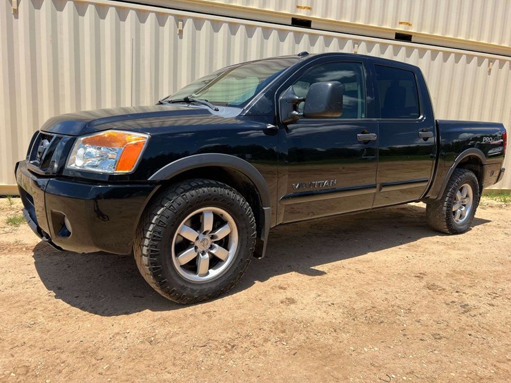2012-nissan-titan-image-1