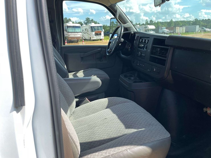 2019-chevrolet-express-3500-image-18