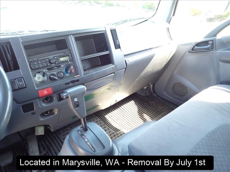 2011-isuzu-nqr-image-9