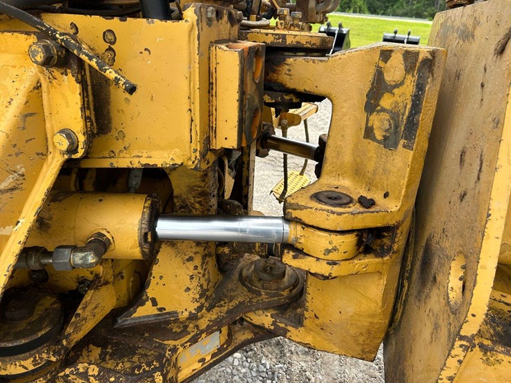 caterpillar-d250e-image-23
