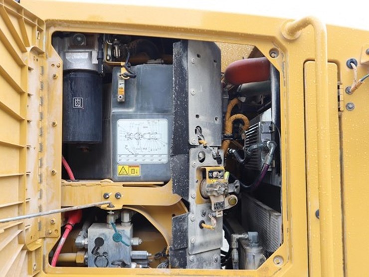 2016-caterpillar-140-image-17