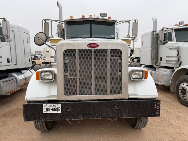 2013-peterbilt-367-image-2