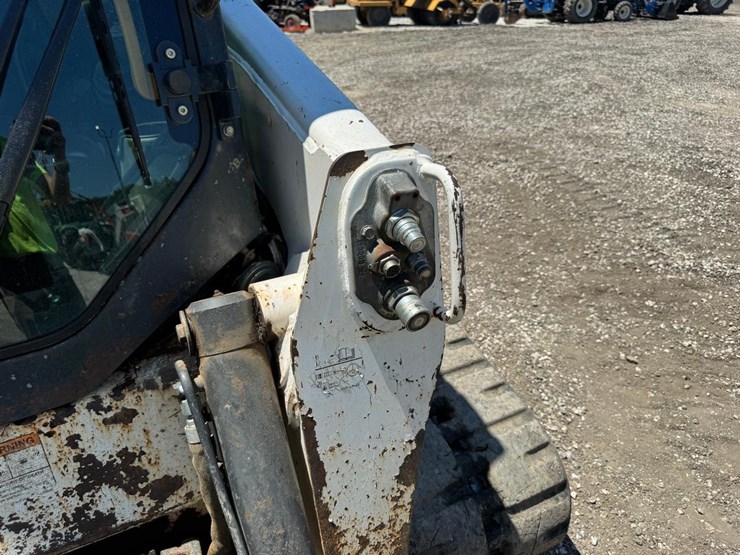 bobcat-t870-image-12