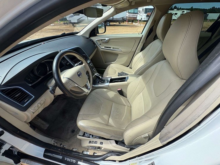 2016-volvo-xc60-image-12