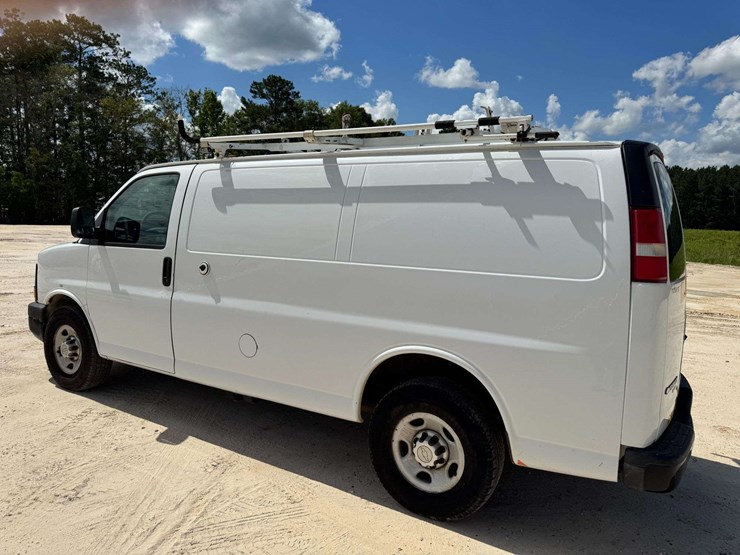 2013-chevrolet-express-2500-image-4