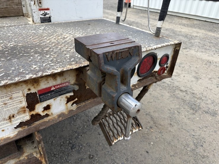 2012-ford-f550-image-22