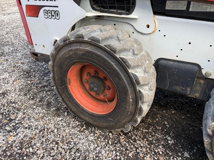 2017-bobcat-s650-image-13