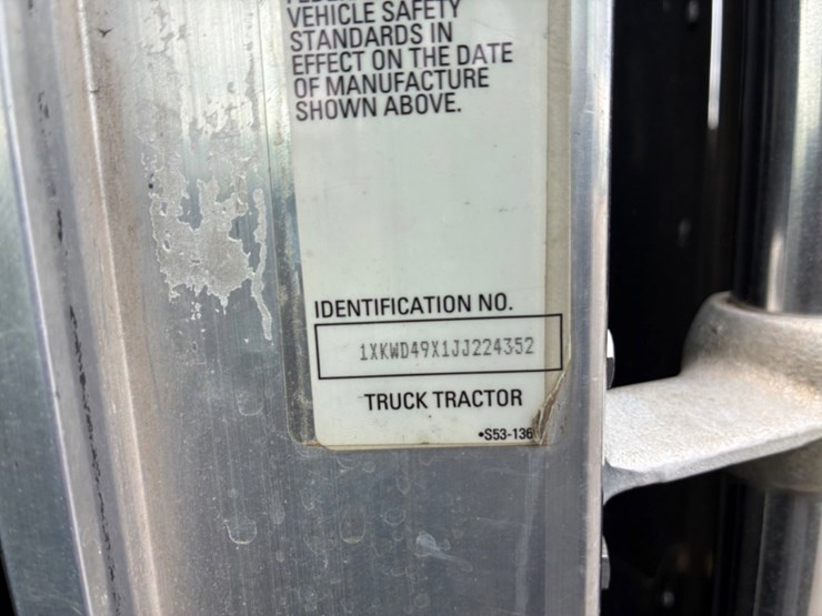 2018-kenworth-w900-image-16
