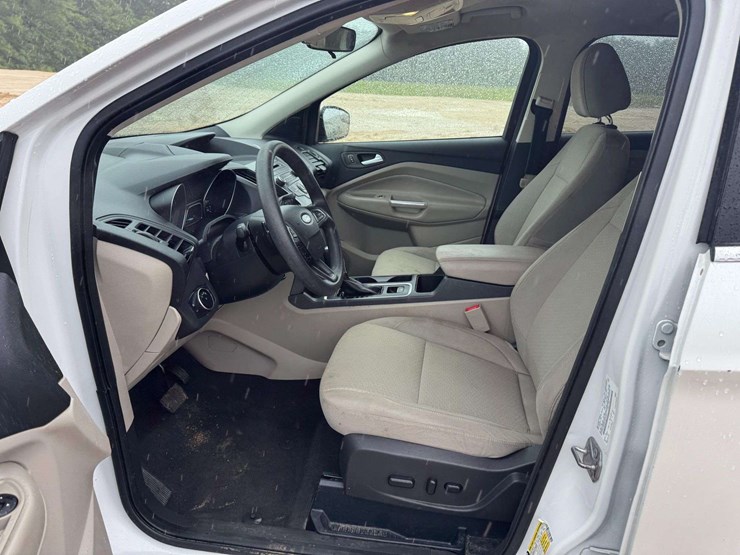 2017-ford-escape-se-image-10