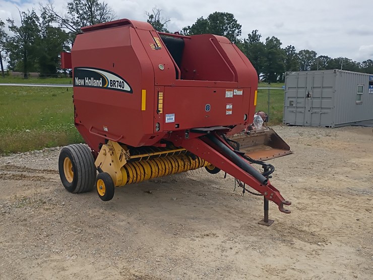 new-holland-br740-image-7