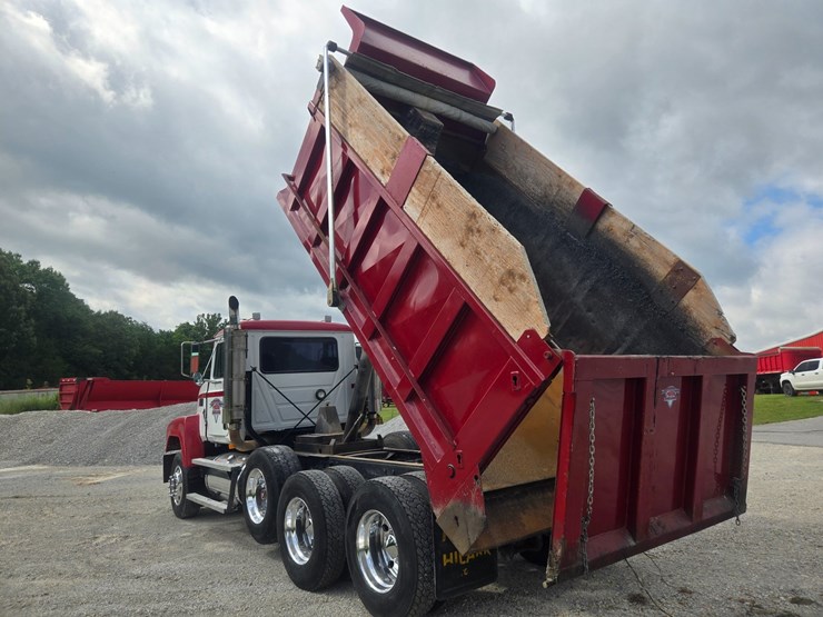 2003-mack-ch613-image-30