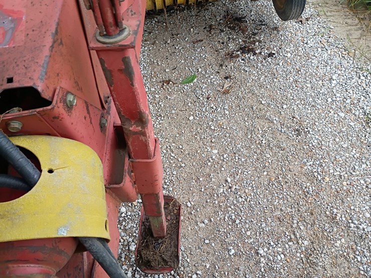 new-holland-660-image-11