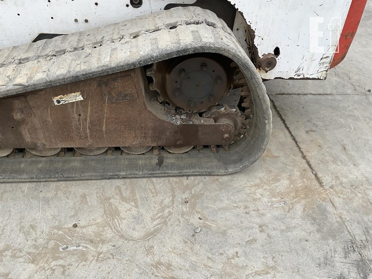 2008-bobcat-t320-image-9