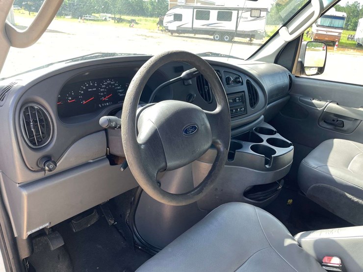 2006-ford-cargo-image-11
