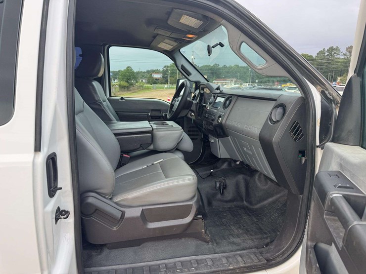 2012-ford-f550-image-18