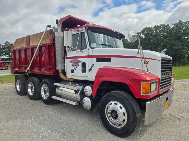 2003-mack-ch613-image-24
