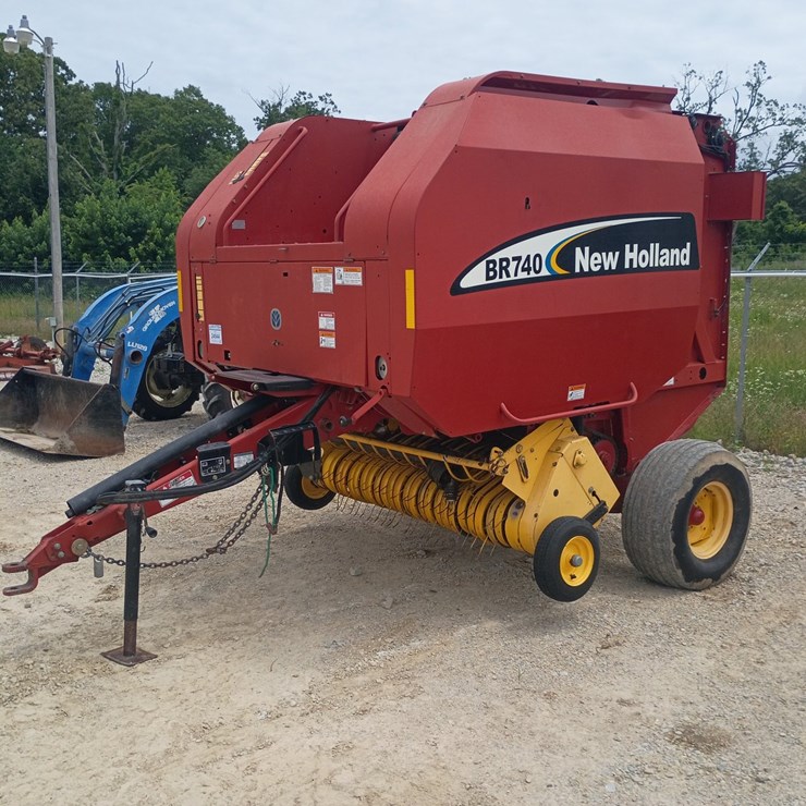 NEW HOLLAND BR740