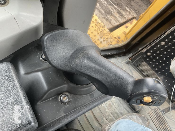 2015-caterpillar-d6t-xl-image-14