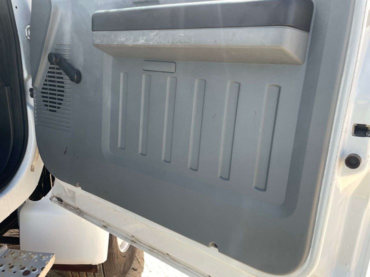 2011-ford-f750-image-17
