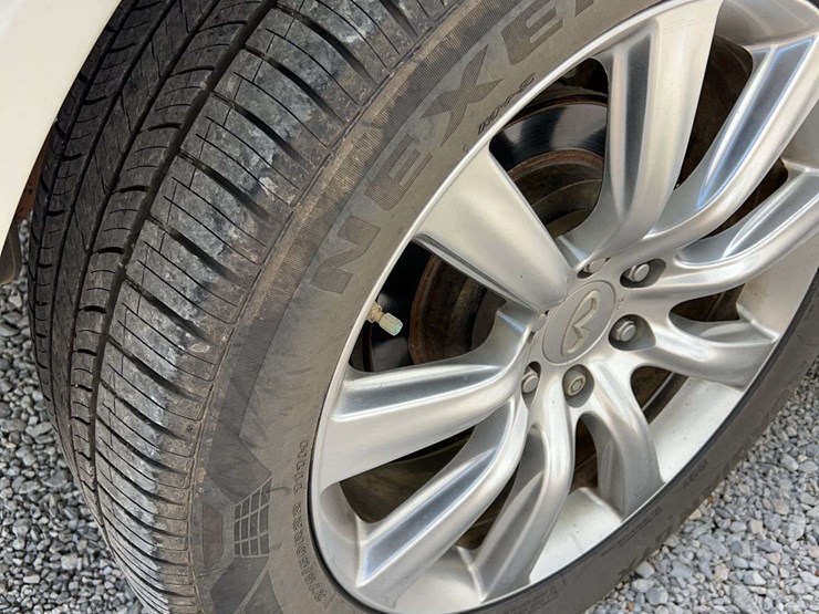 2012-infiniti-qx56-image-10