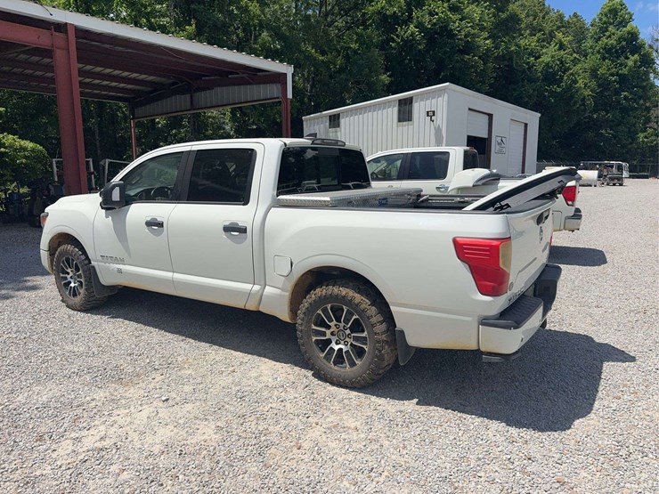 2022-nissan-titan-image-3