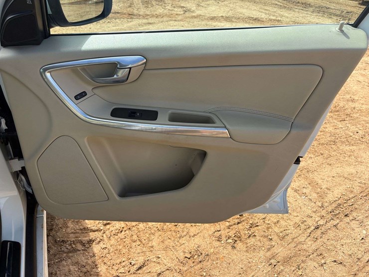 2016-volvo-xc60-image-23