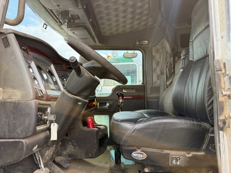 2007-kenworth-w900-image-11