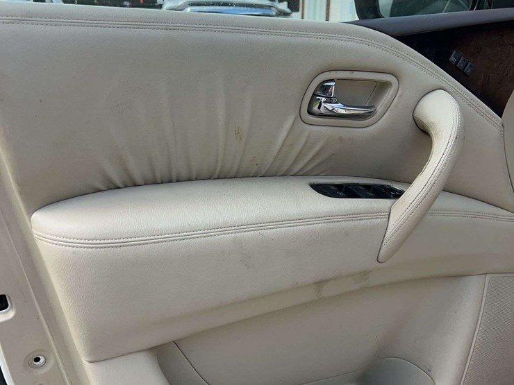 2012-infiniti-qx56-image-22