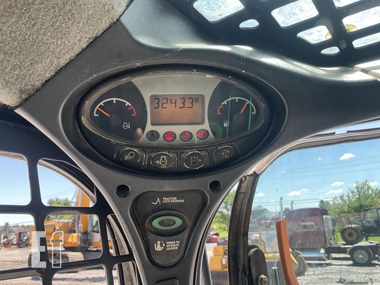 2014-bobcat-t590-image-18