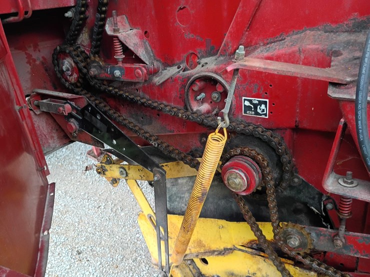 new-holland-660-image-27