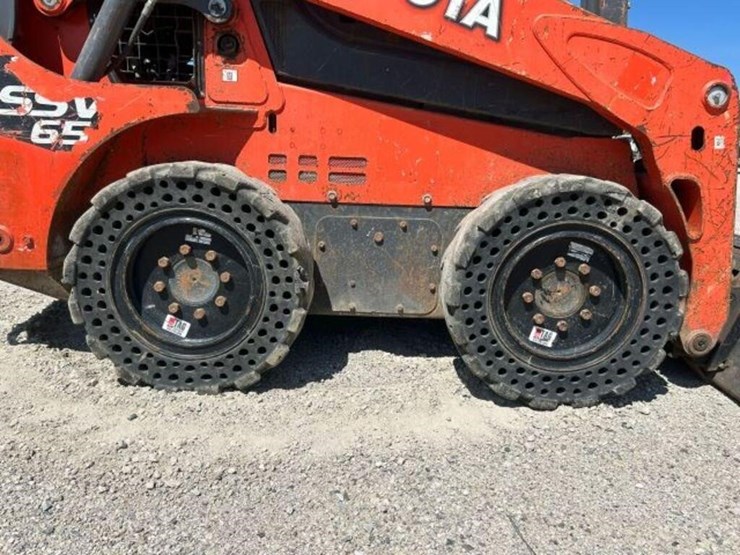2018-kubota-ssv65-image-53