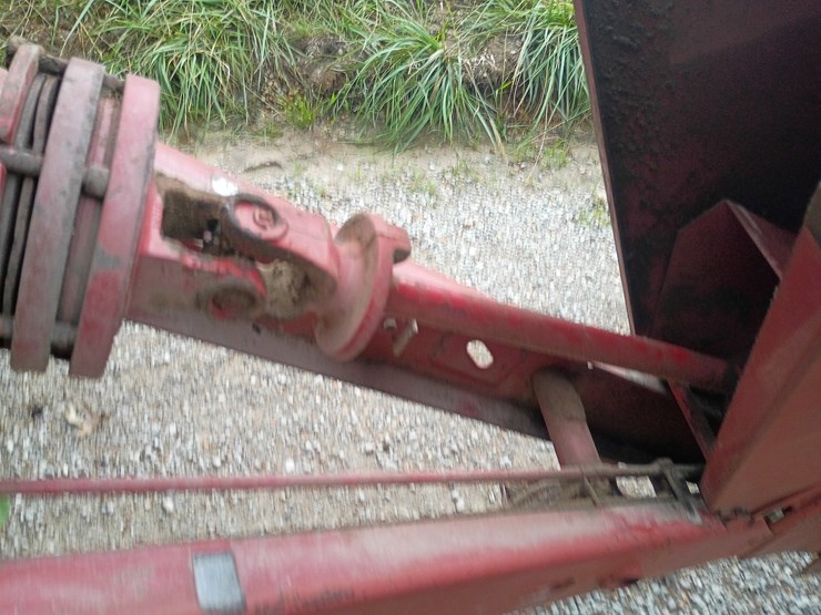 new-holland-660-image-12