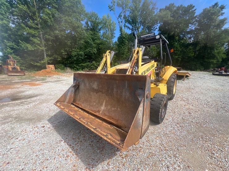new-holland-u80-image-2