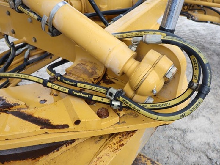 2016-caterpillar-140-image-38