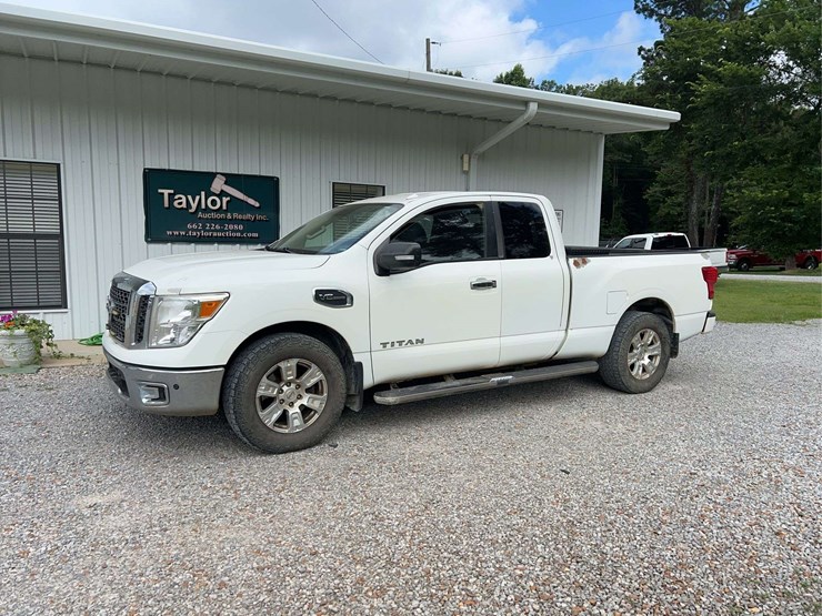 2017-nissan-titan-image-1