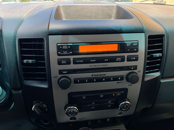 2012-nissan-titan-image-38