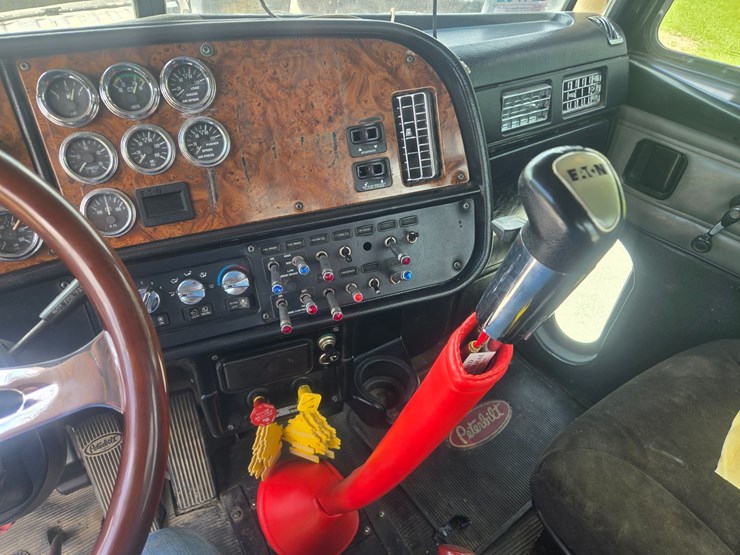 2004-peterbilt-378-image-59