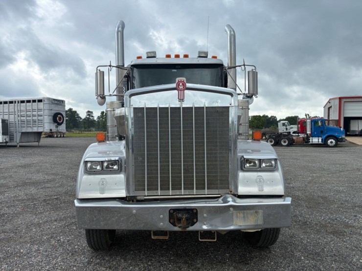 2018-kenworth-w900-image-2