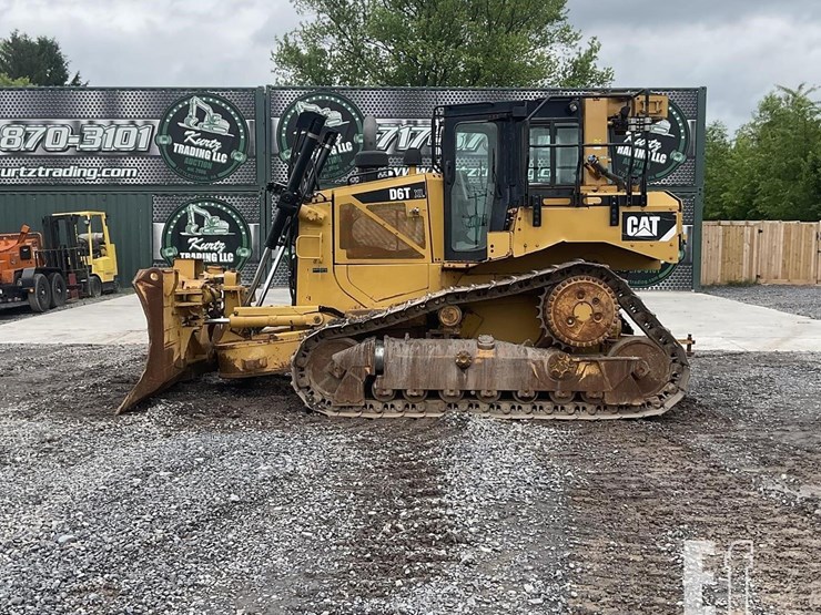 2015-caterpillar-d6t-xl-image-1