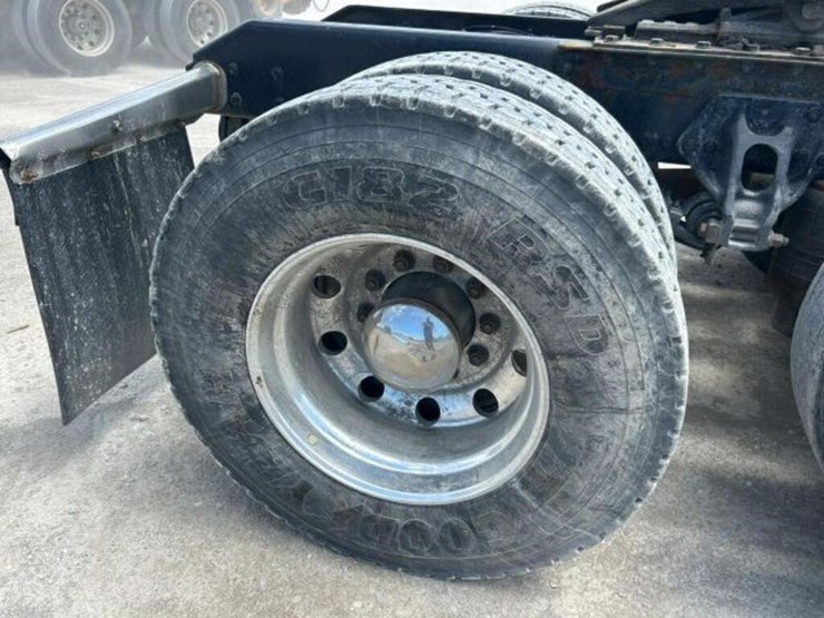 2020-kenworth-t680-image-76