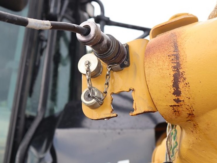 2016-caterpillar-140-image-34