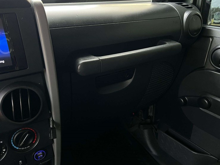 2010-jeep-wrangler-sport-image-48