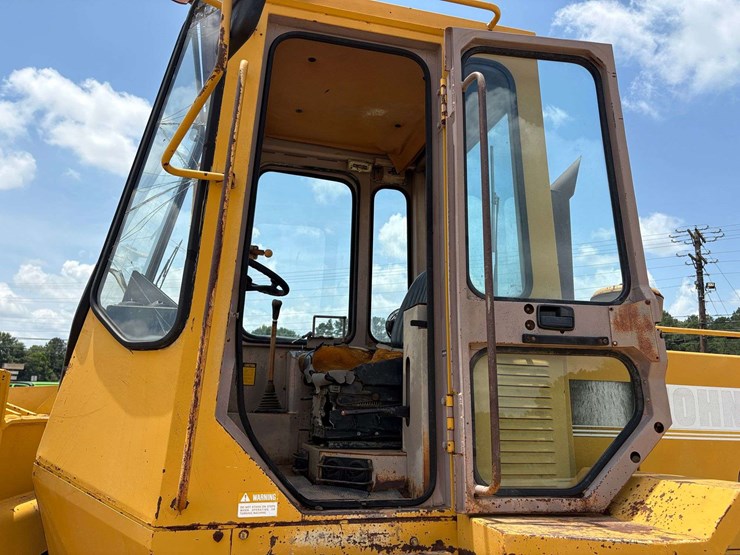 john-deere-444-image-12