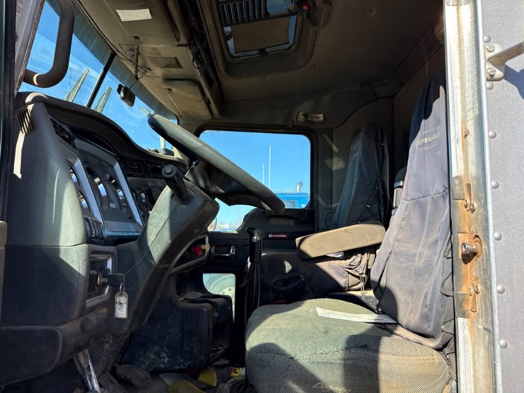 2012-kenworth-triaxle-body-load-image-6