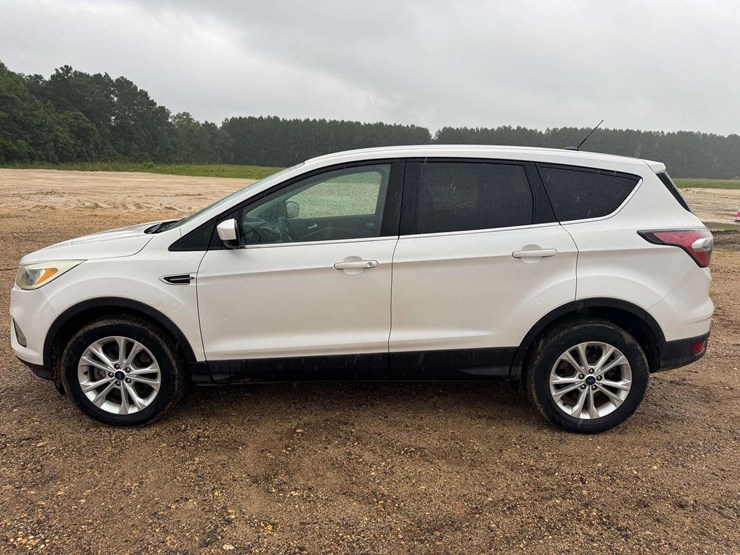 2017-ford-escape-se-image-8