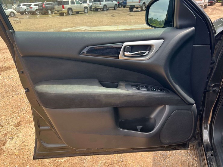 2015-nissan-pathfinder-image-9